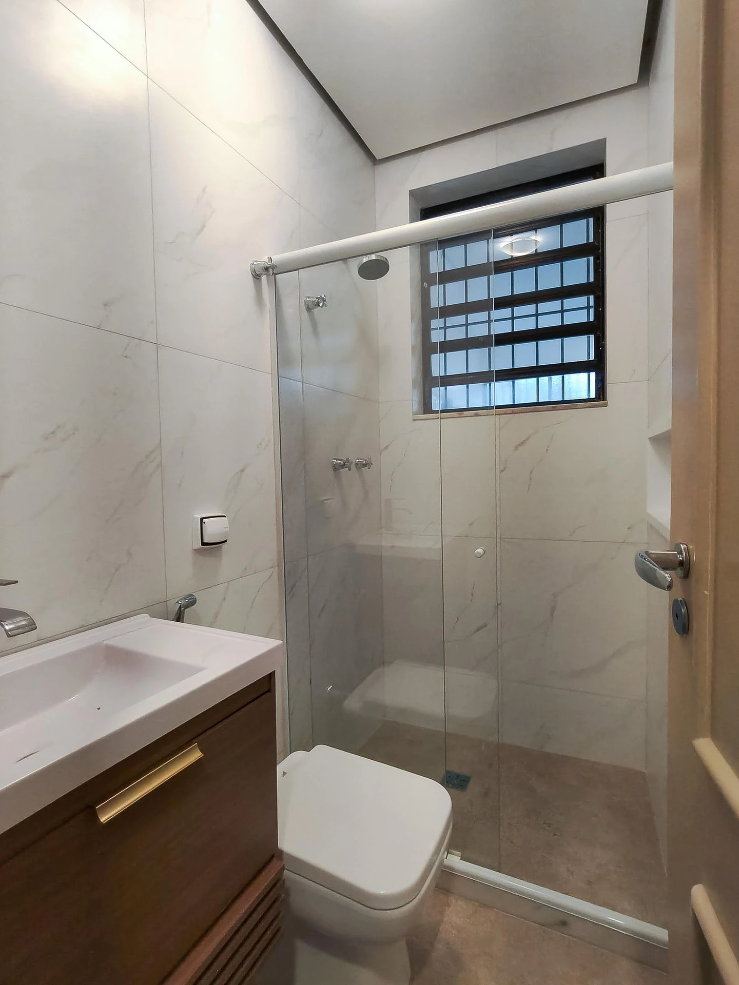 House for rent with 5 bedrooms and 8 bathrooms — photo 38