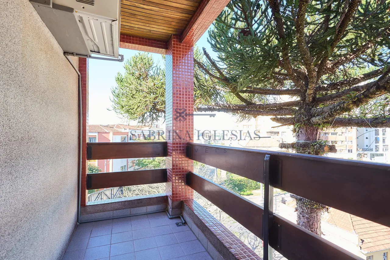 Unfurnished 94 m² apartment with balcony and air conditioning — photo 2