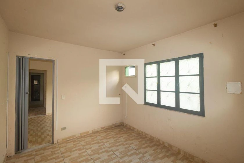 Casa con 2 dormitorios, 1 baño y zona de lavado — photo 20