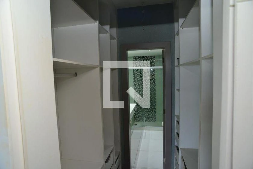 3-bedroom apartment with a walk-in closet — photo 11