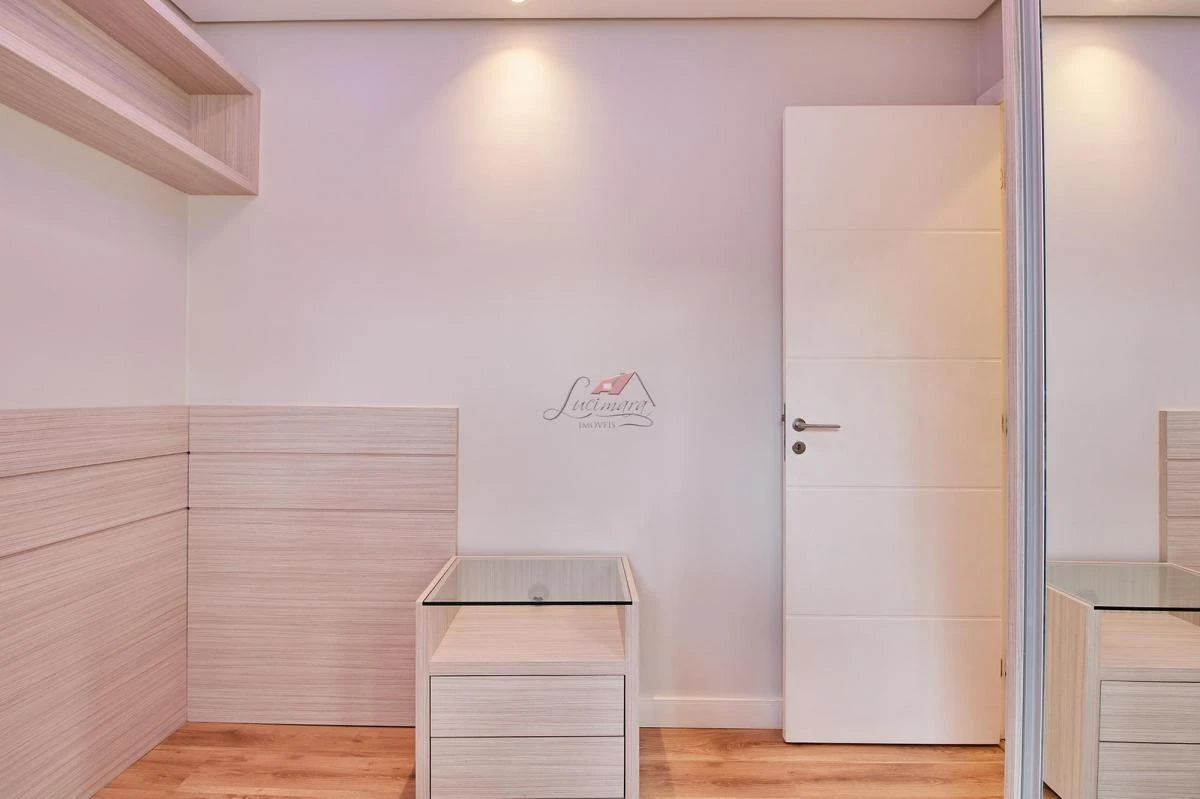Balcony with a grill in a 2-bedroom apartment, 129 m² — photo 21