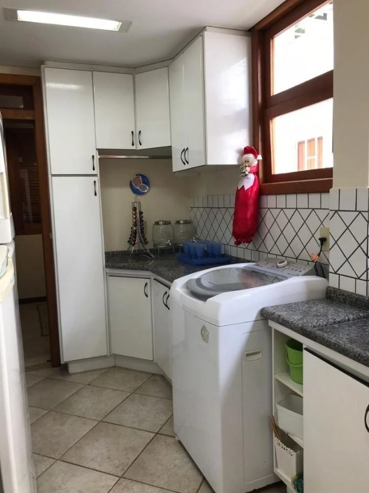 Casa de 290 m² con balcón cerrado con vidrio y bañera — photo 15