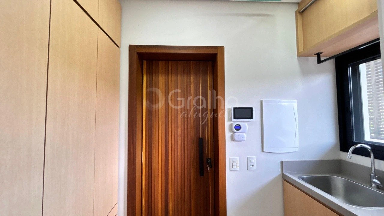 Furnished house, 158 m², with floor-to-ceiling windows — photo 6