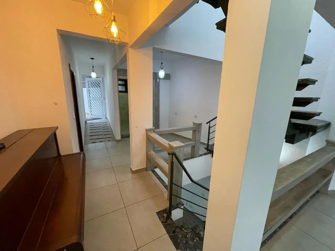 Casa triplex com 4 quartos, 2 banheiros e vaga — photo 14