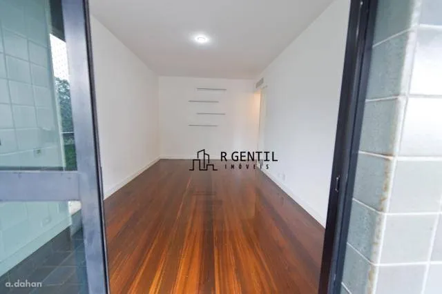 Apartment with 4 bedrooms and a balcony — photo 3
