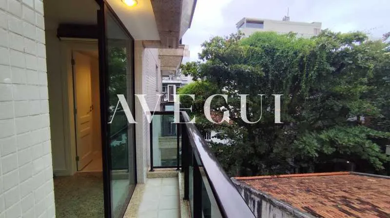 165 m² apartment with 3 bedrooms, 5 baths, and balcony — photo 18