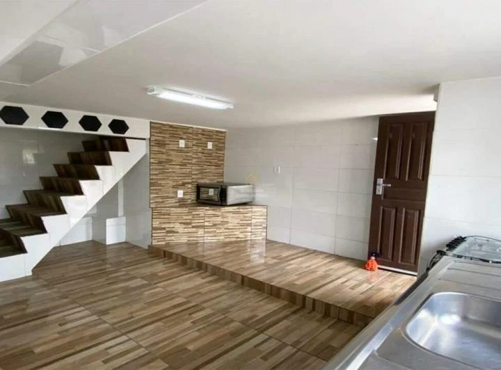 1-bedroom apartment with balcony and open-plan kitchen — photo 2