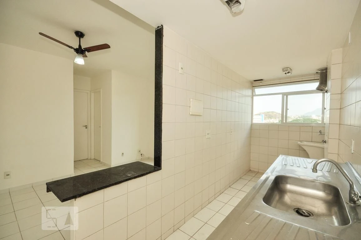 Unfurnished 2-bedroom apartment with 1 bath and open-plan kitchen — photo 2