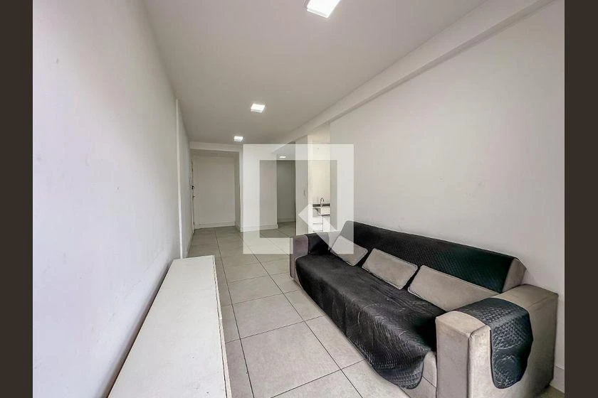 One-bedroom apartment in a building with a gym — photo 35