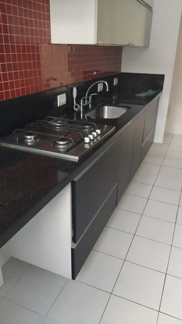 Apartamento com 2 quartos e churrasqueira na varanda