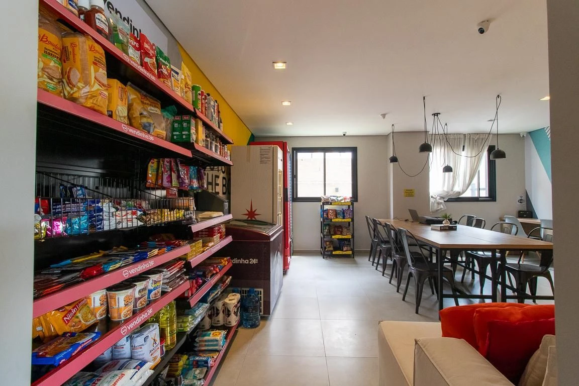 Furnished studio in a building with a gym