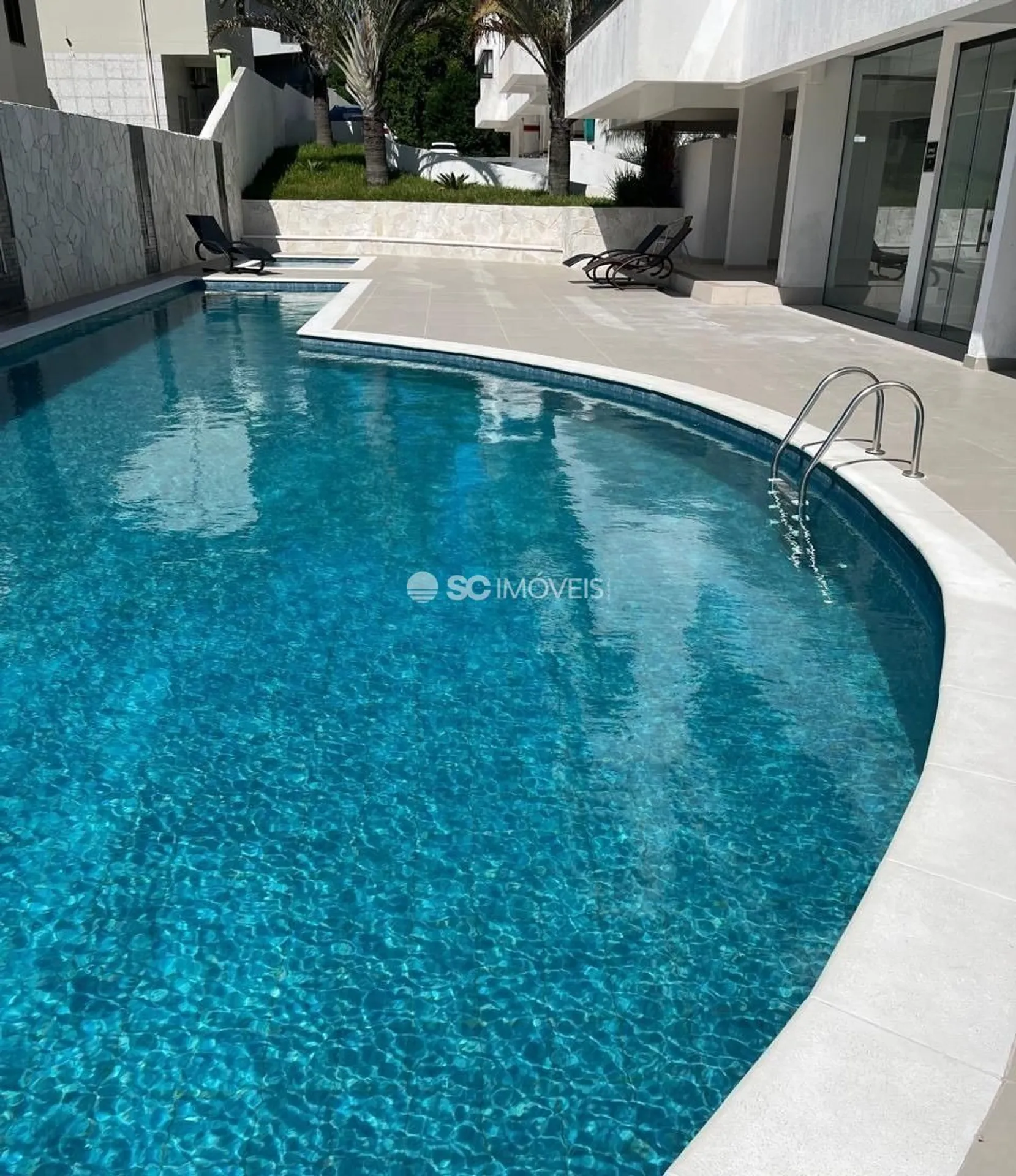 Furnished 1-bedroom apartment with 45 m² and parking space — photo 18