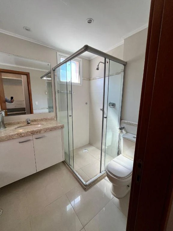 Bathtub in a 3-bedroom apartment, 145 m² — photo 12