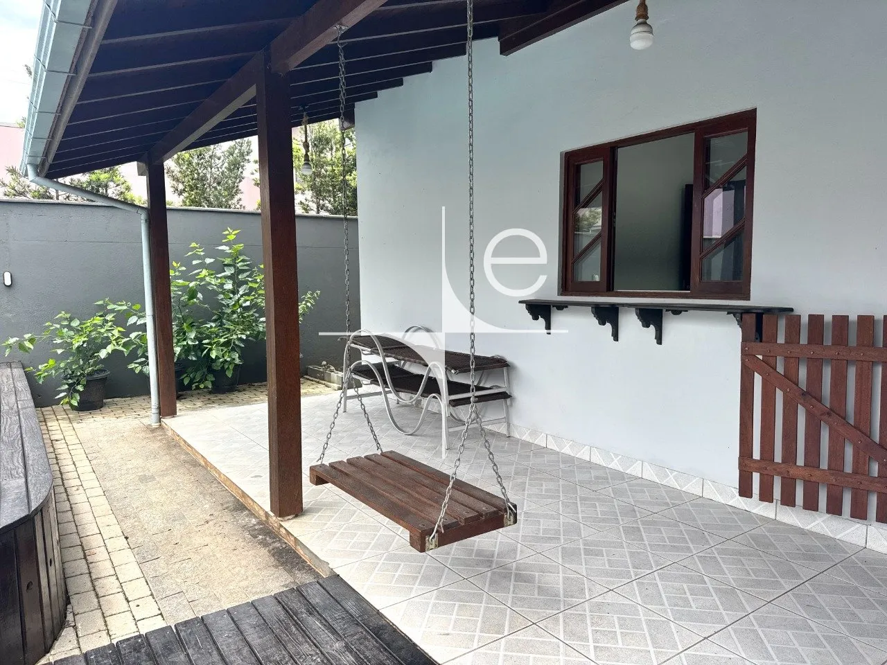 3-bedroom house with a grill on the balcony