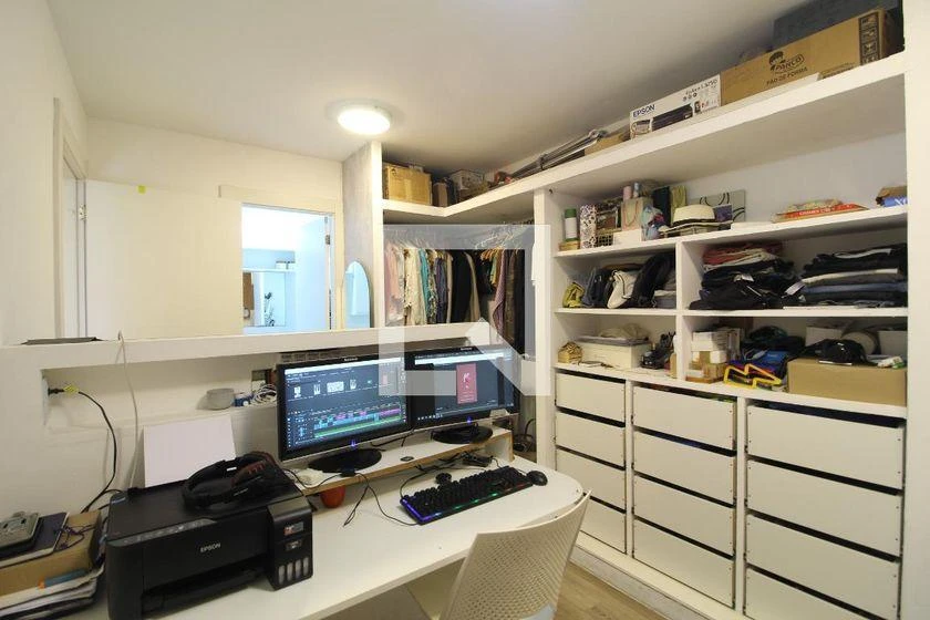 2-bedroom apartment in a building with a gym — photo 37