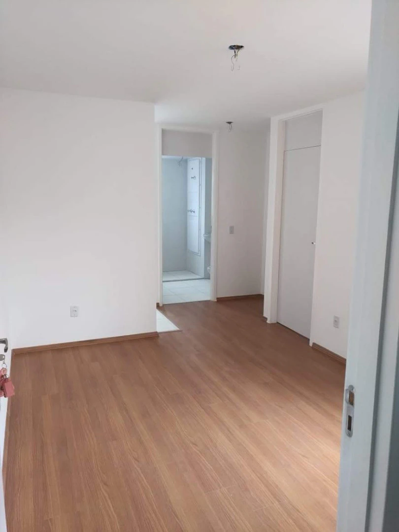 Дерев'яна підлога або ламінат та 2 спальні: квартира 44 м²