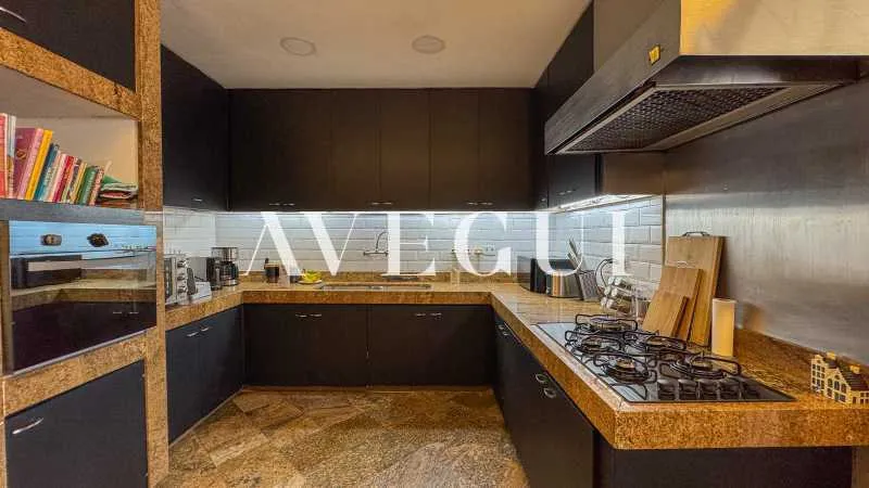 250 m² apartment with 4 bedrooms and 3 parking spots — photo 26