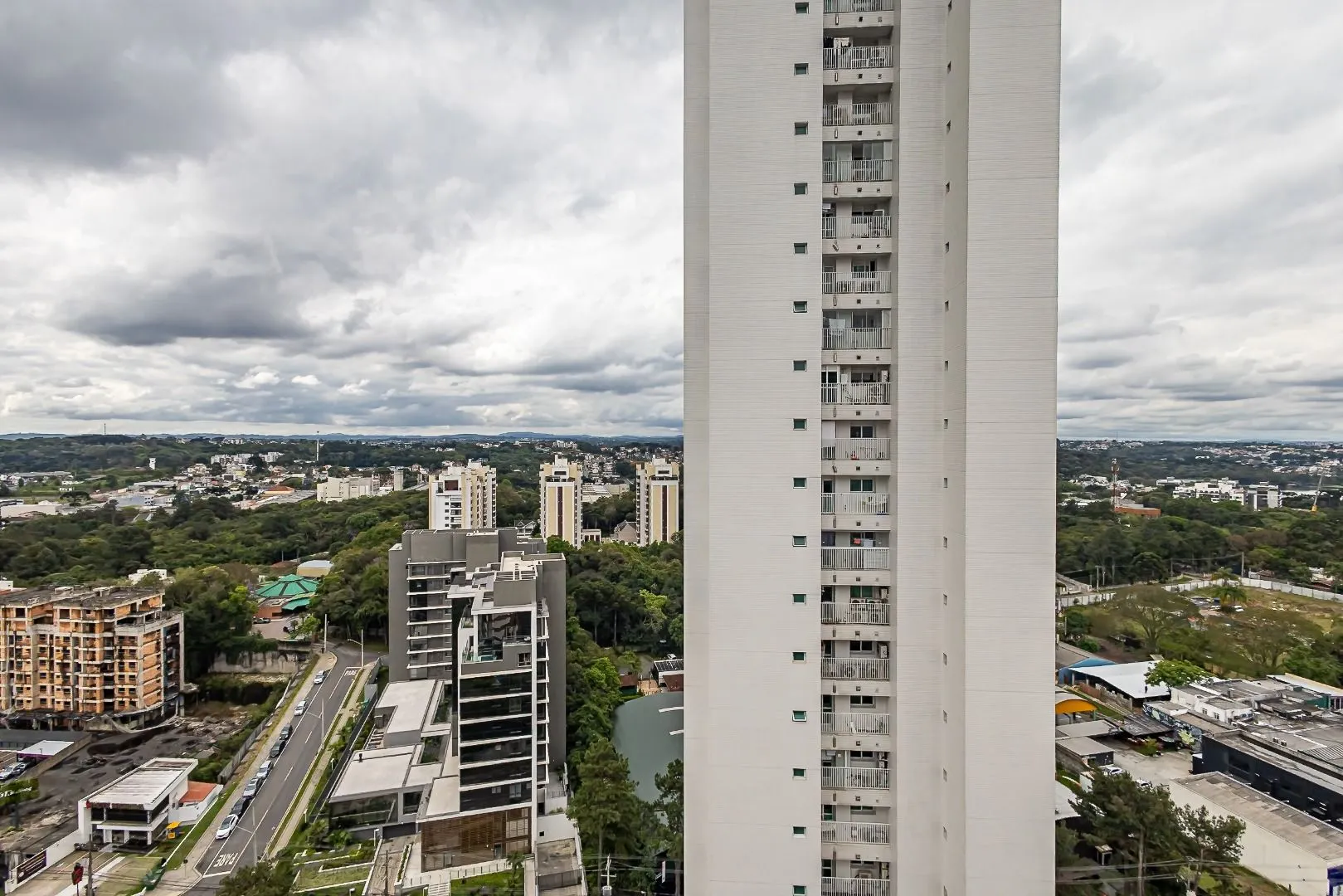 119 m² apartment with floor-to-ceiling windows and a bathtub — photo 90