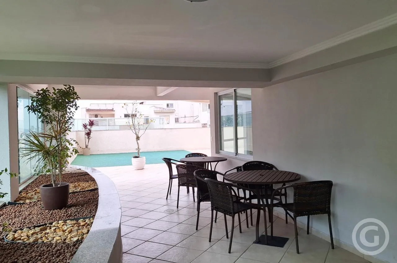 4-bedroom apartment with an enclosed balcony grill — photo 21