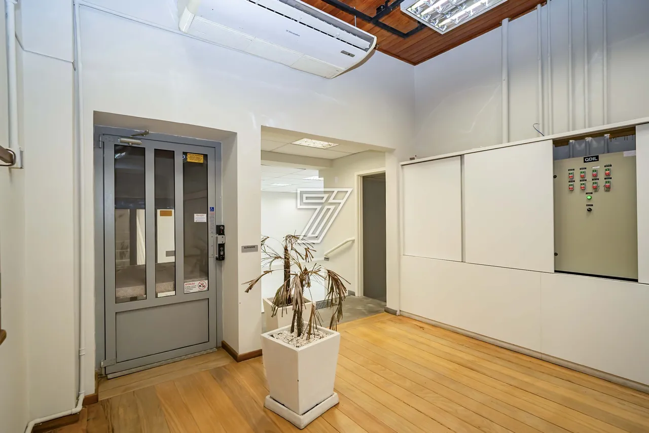Unfurnished house with 5 bedrooms and 5 bathrooms — photo 23