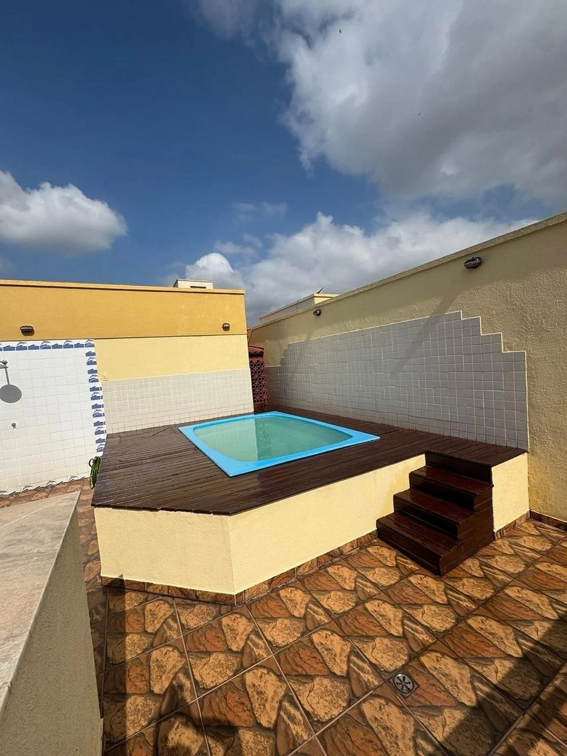 Apartment with 3 bedrooms and 4 bathrooms, balcony sink — photo 9