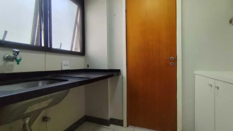165 m² apartment with 3 bedrooms and 5 bathrooms — photo 29