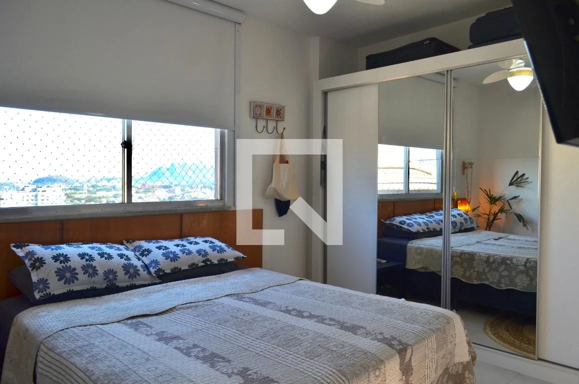 3-bedroom apartment in a building with a pool — photo 12