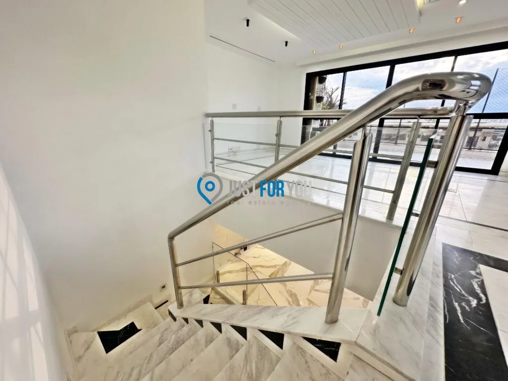 3-bedroom apartment with 5 bathrooms and 370 m² — photo 36