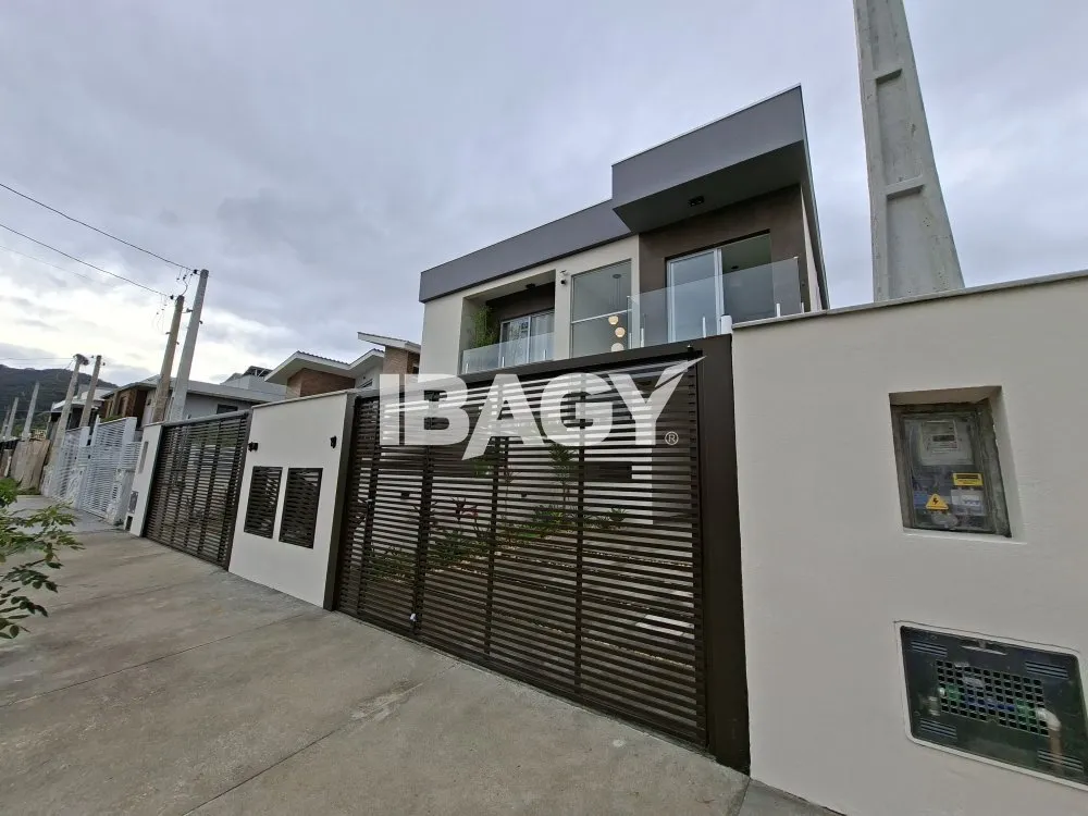 House with 3 en-suite bedrooms and 2 parking spots — photo 27