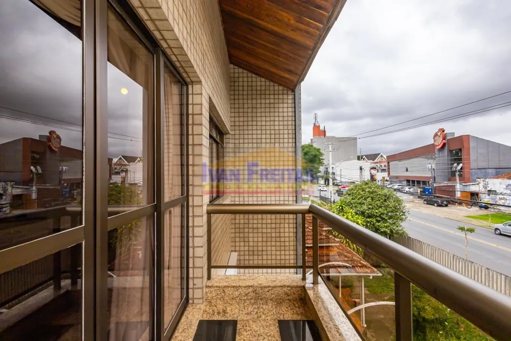 House with 5 bedrooms and balcony, plus 5 parking spots — photo 8