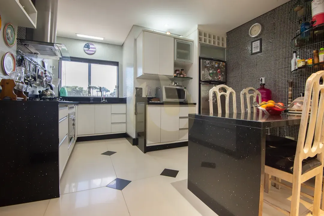 Furnished 860 m² house with 5 bedrooms and 10 bathrooms — photo 72