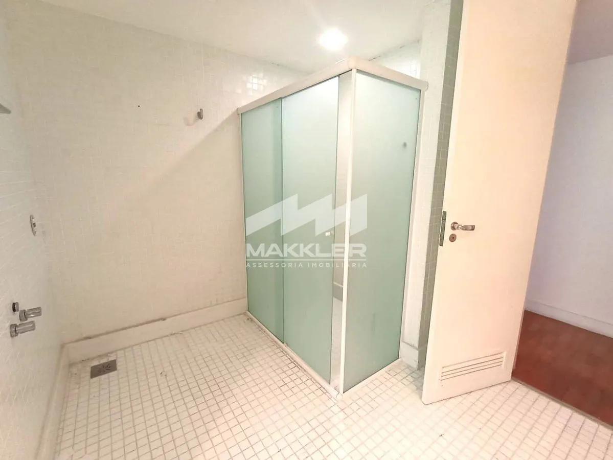 Apartment with 4 bedrooms and 4 bathrooms — photo 27