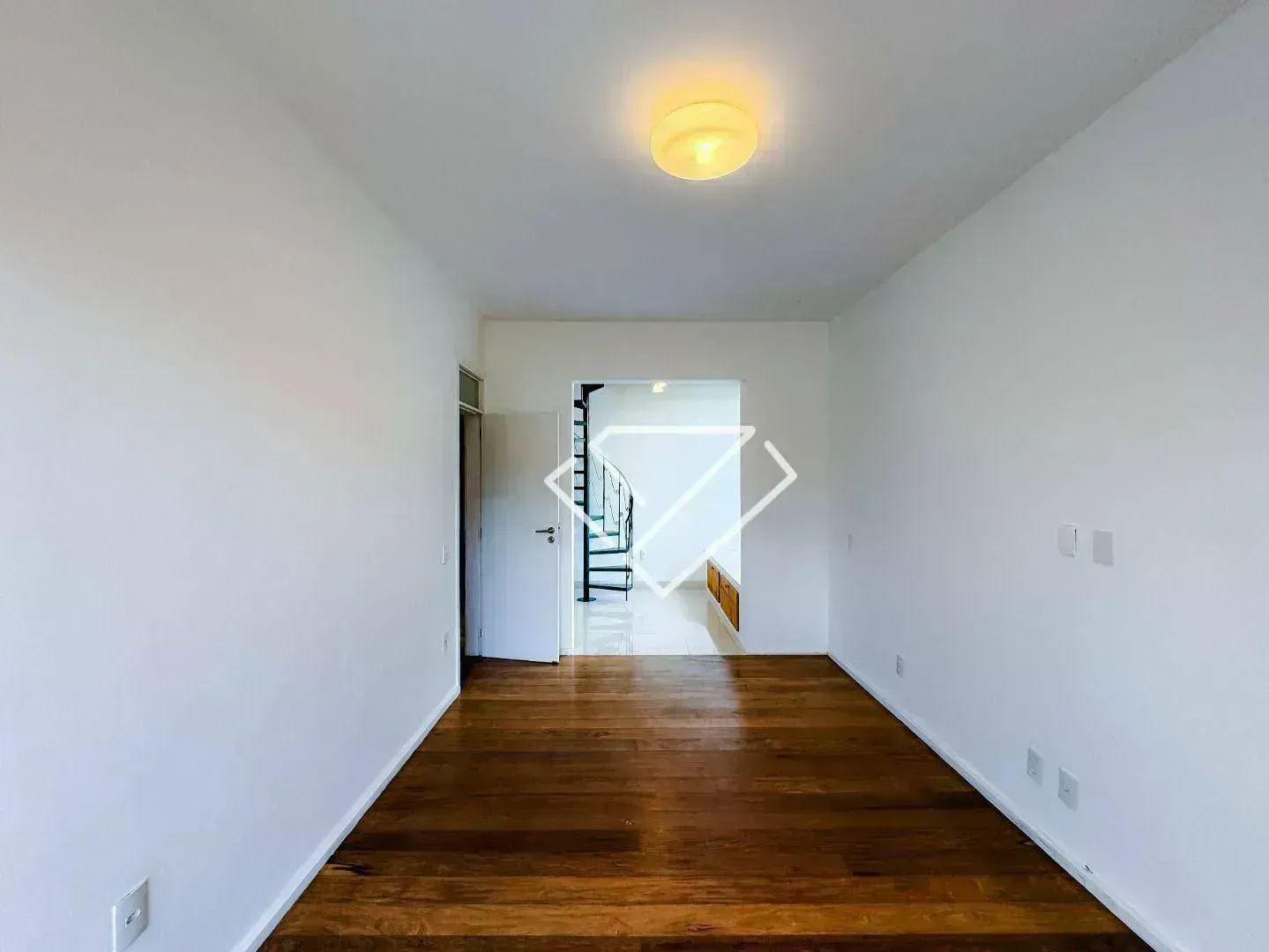 House with 3 bedrooms and 4 bathrooms on 600 m² — photo 21