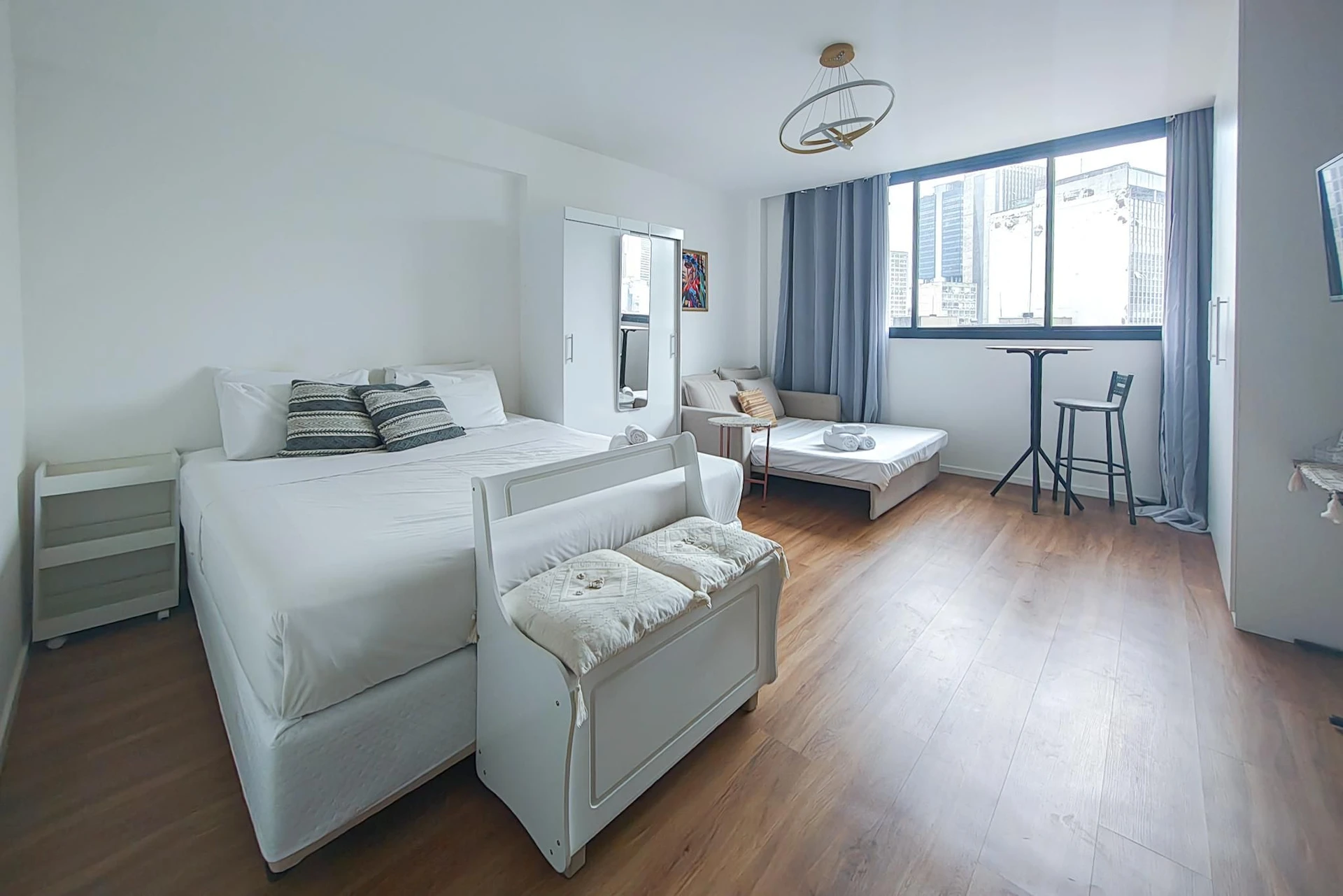 Furnished studio with 1 bedroom and balcony, pets allowed — photo 11
