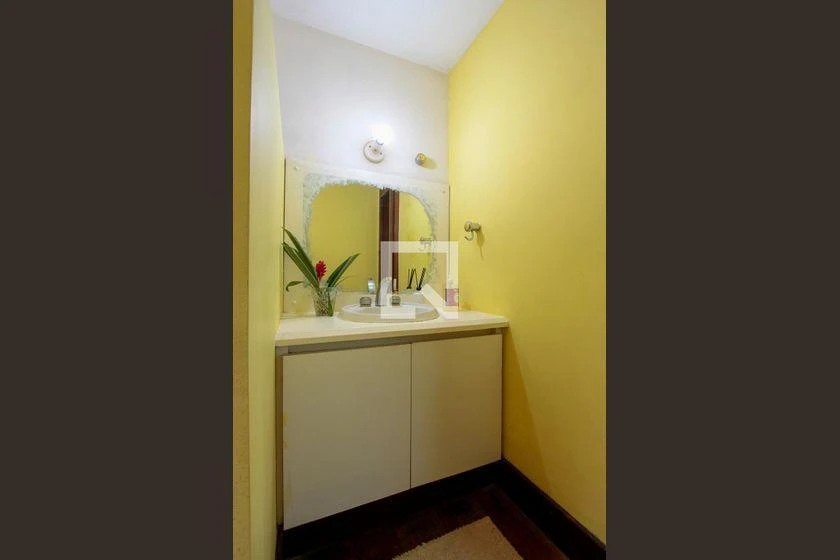 Bathtub in a one-bedroom apartment, 109 m² — photo 2
