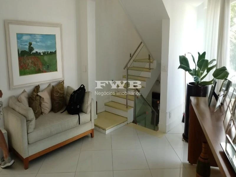 11-bedroom house with a walk-in closet in Rio de Janeiro — photo 6