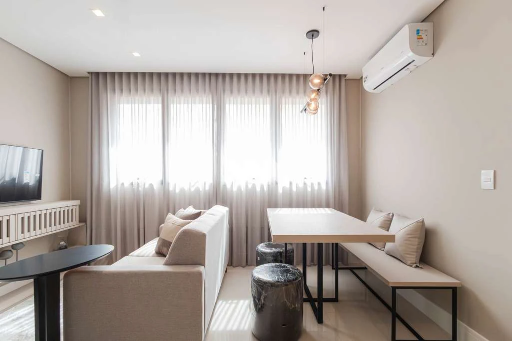 Furnished 1-bedroom apartment with open-plan kitchen