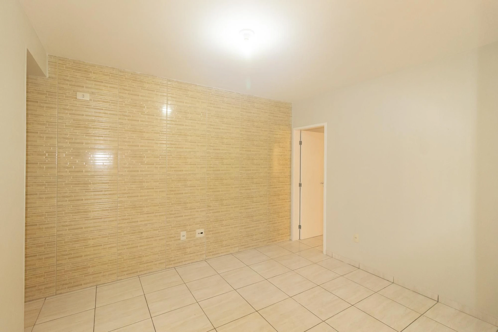 Apartamento de 1 quarto com 1 vaga e área de serviço — photo 3