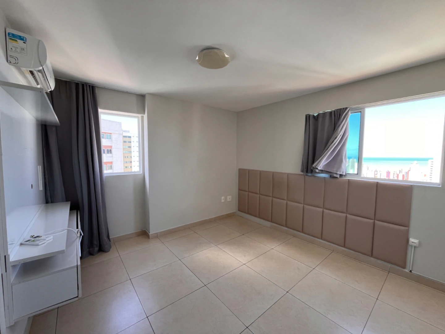4-bedroom apartment in a building with a gym — photo 16