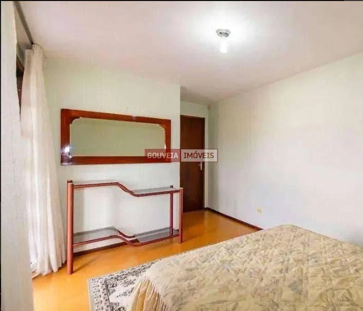 4-bedroom house with a glass-enclosed balcony — photo 4