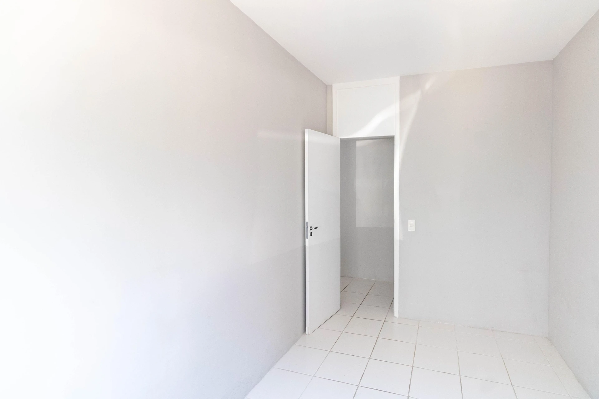 2-bedroom apartment in a building with a gym — photo 36