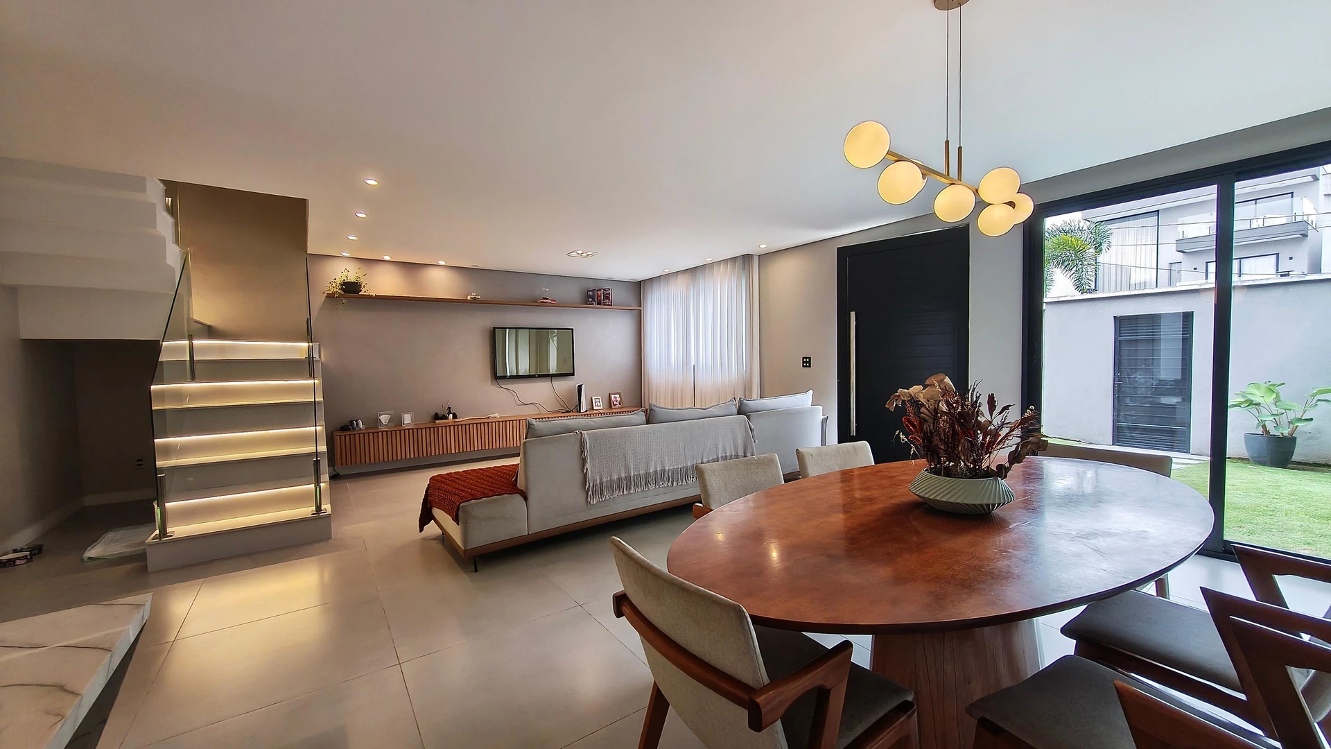 Casa mobiliada, 350 m², com jacuzzi