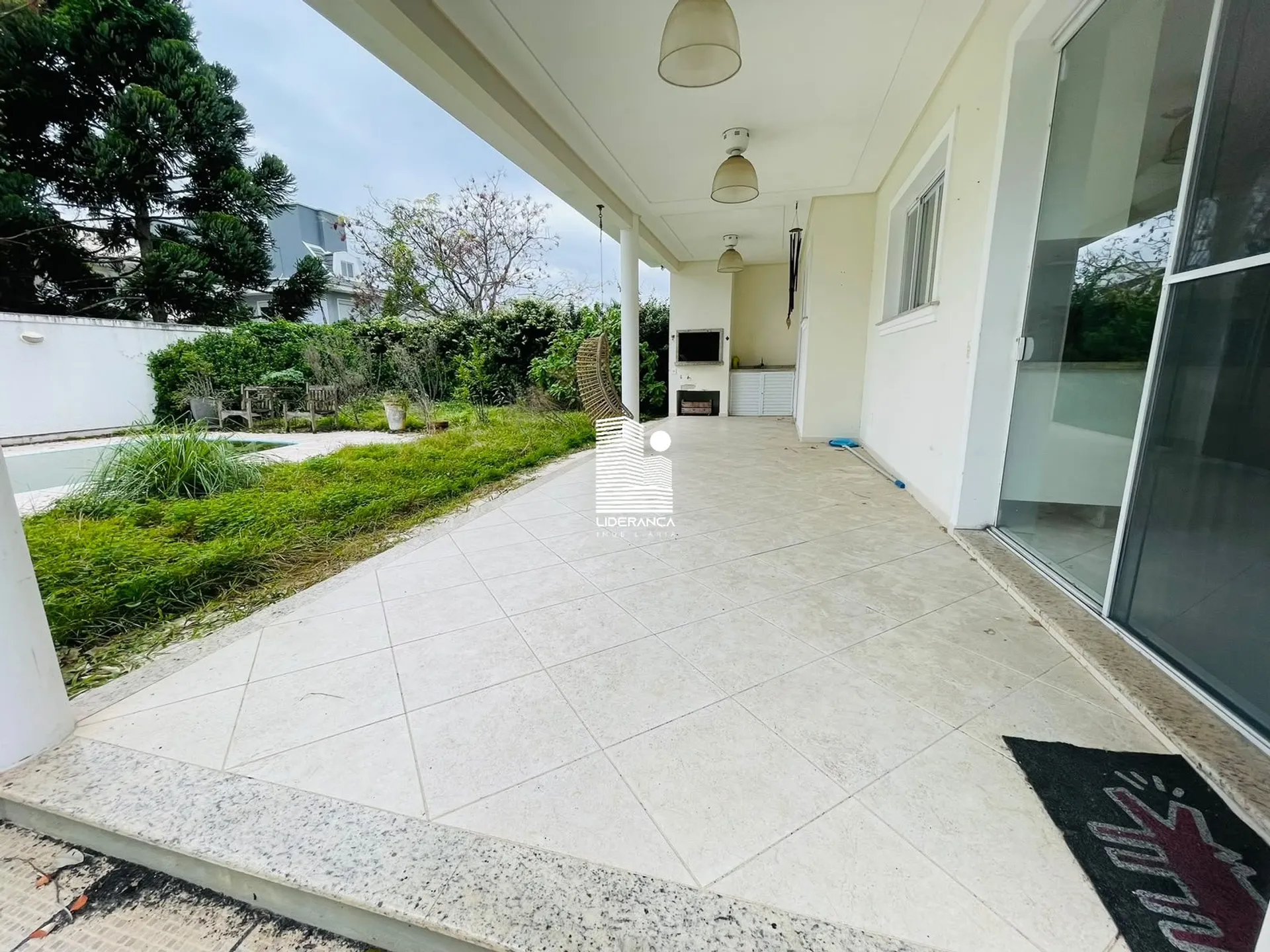 450 m² house with 4 bedrooms and a private garden — photo 8