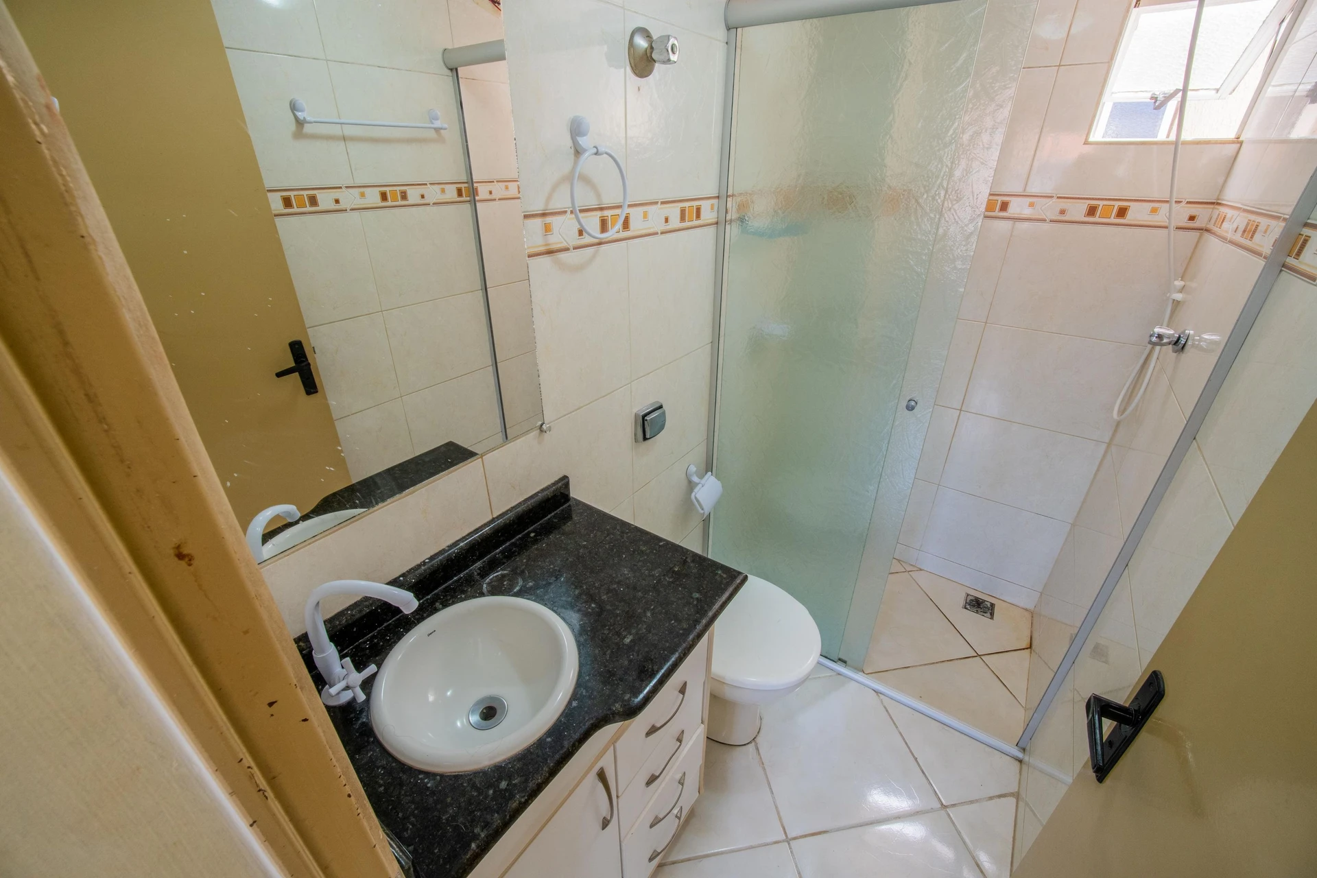 3-bedroom apartment with a washing machine in Curitiba — photo 20