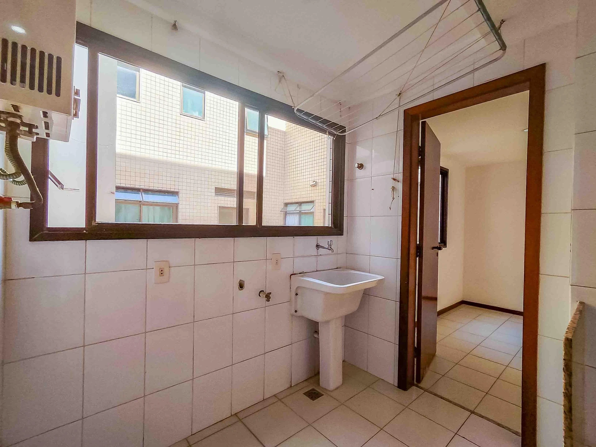 Apartamento sem mobília com 3 quartos e área de lavanderia — photo 16