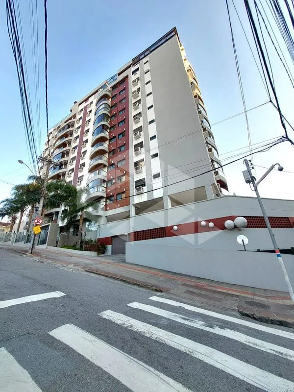 Apartamento de 3 quartos em condomínio com piscina — photo 22