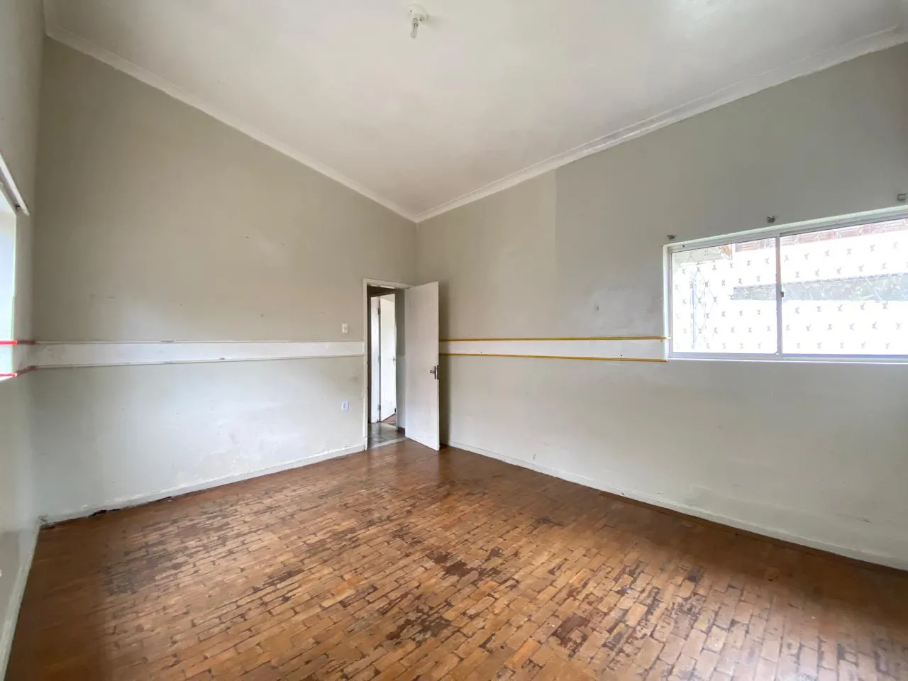 Unfurnished house with 5 bedrooms and 621 m² — photo 12