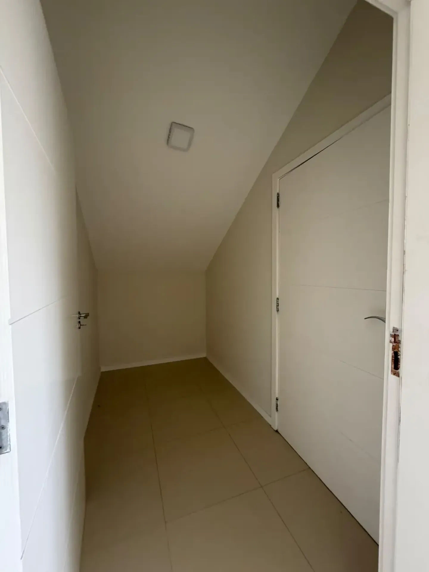 700 m² house with a garden and a bathtub — photo 11