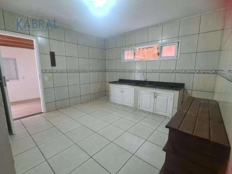 Apartamento de 2 quartos em condomínio com piscina