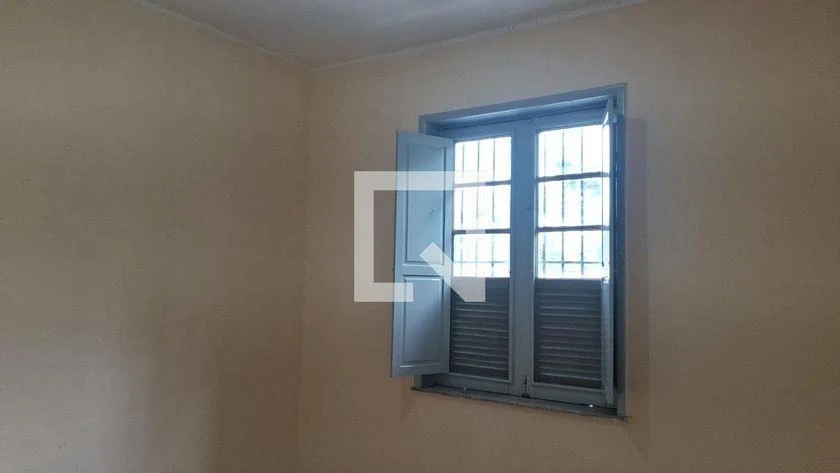 2-bedroom apartment with wood or laminate floors — photo 2
